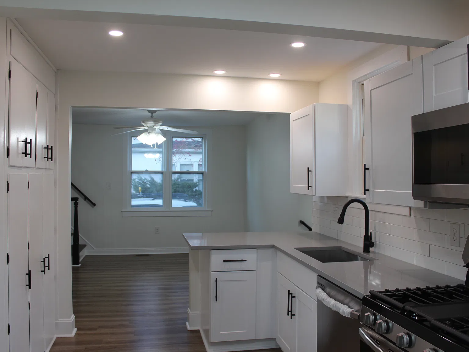 4 bed, 1302 sqft, $3,000 — Photo 2