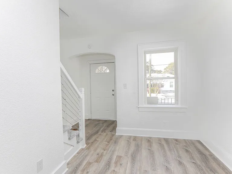 1609 Richmond Ave — Photo 4
