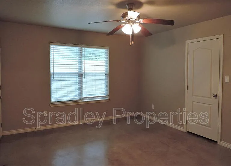 767B E Ridge Blvd — Photo 13
