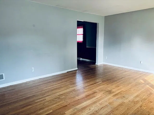 3 bed, 1.5 bath, 1600 sqft, $2,250 — Photo 3