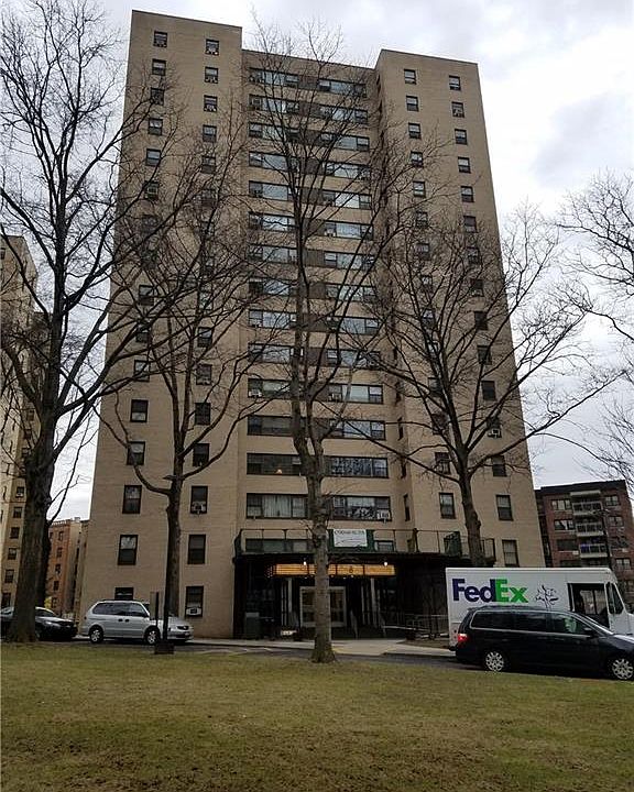 1st image of 4 Fordham Hill Oval APT 8A