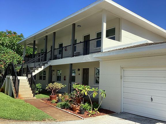 3rd image of 1121 Beach Dr NE #B-2