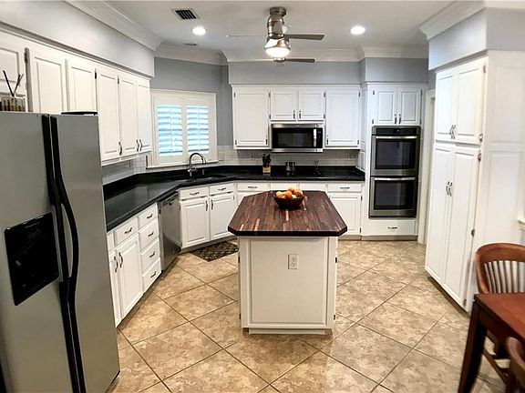 4th image of 2608 Charlotte Oaks Dr