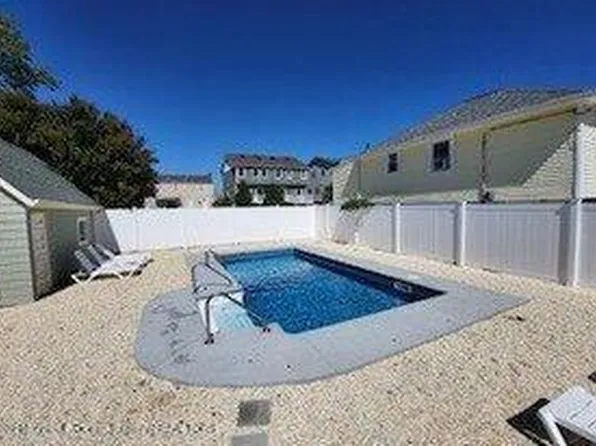 211 Arnold Ave, Point Pleasant Beach, NJ 08742