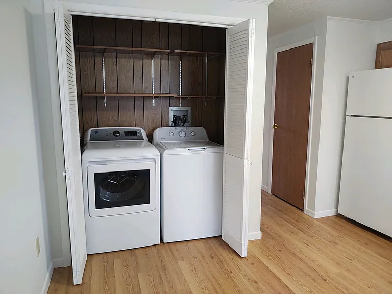 225 McKnight St — Photo 6