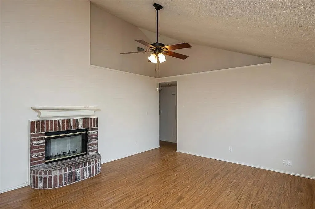 3 bed, 1334 sqft, $1,900 — Photo 4