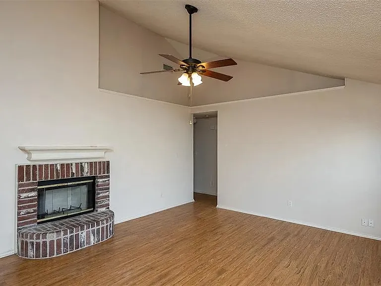 10820 Pebblecreek Ct — Photo 4