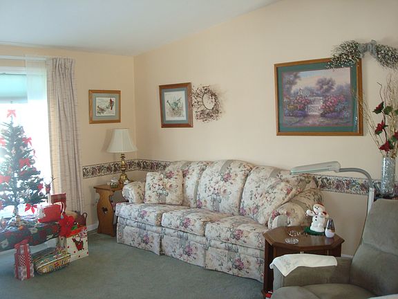 3rd image of 98 Lazy Cir