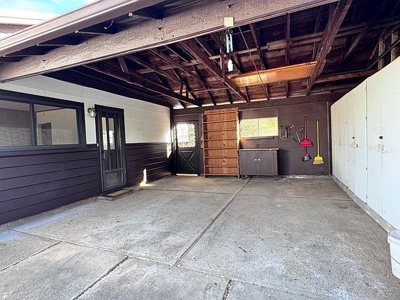 5th image of 145 Squire Ln