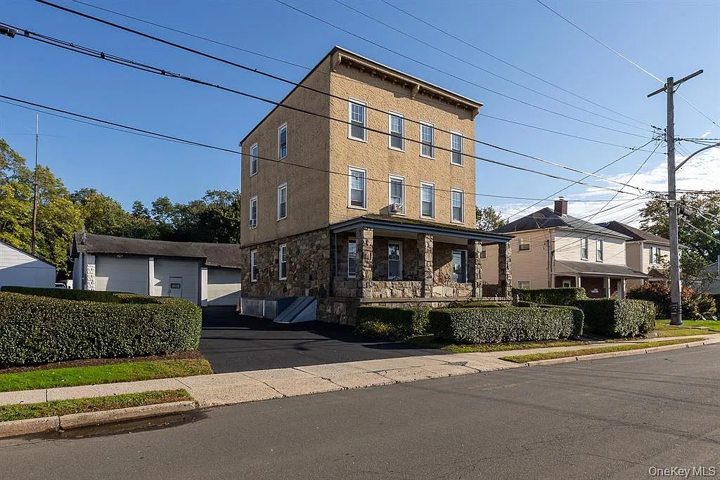 2 bed, 900 sqft, $2,600 — Photo 2