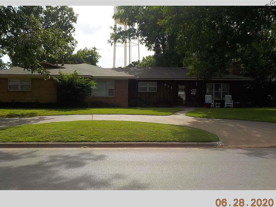 1st image of 711 Pecan St
