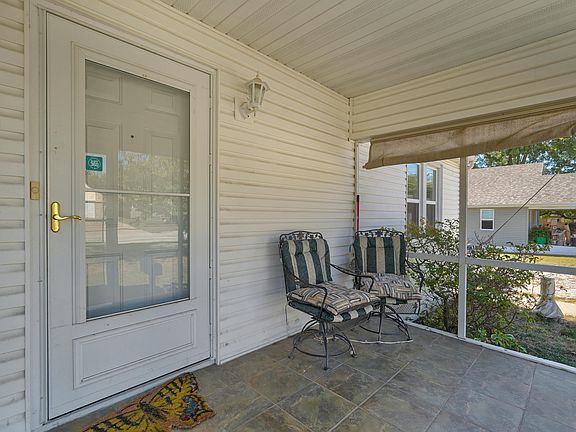 5th image of 812 E Locust Street