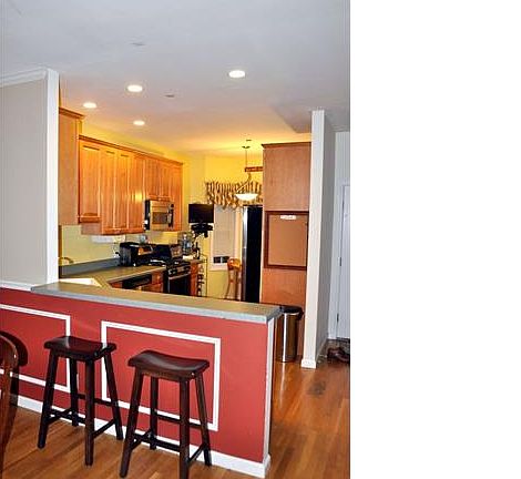 2nd image of 646 E Main St