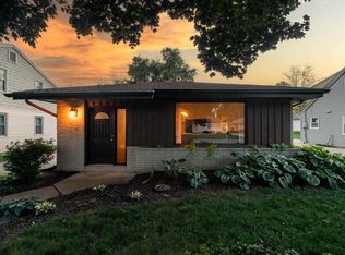 2225 N 106th St, Wauwatosa, WI 53226