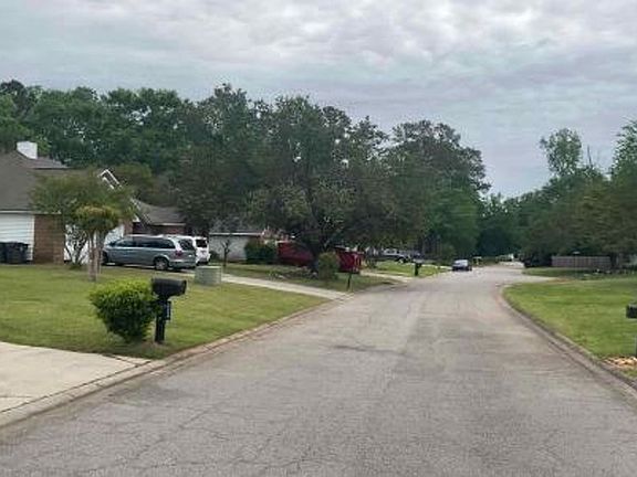 Exterior Neighborhood (street photo)