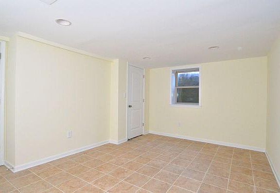 Bedrm - spacious closet.
