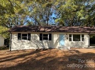 815 Log Cabin Rd, Charlotte, NC 28213
