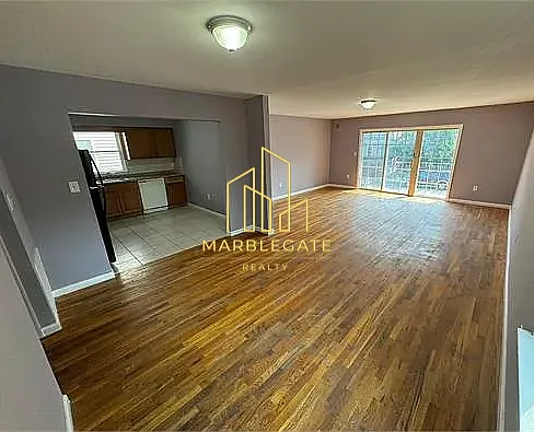 327 W Runyon St #22 — Photo 3
