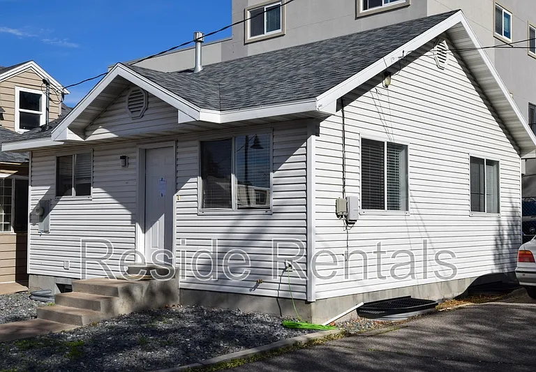 686 1/2 Darwin Ave #3 — Photo 2