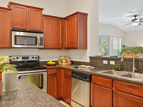 2nd image of 11517 OAKLAWN Road