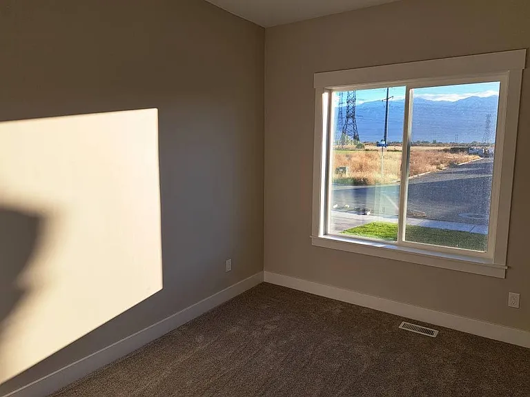 348 S 2300 W — Photo 14