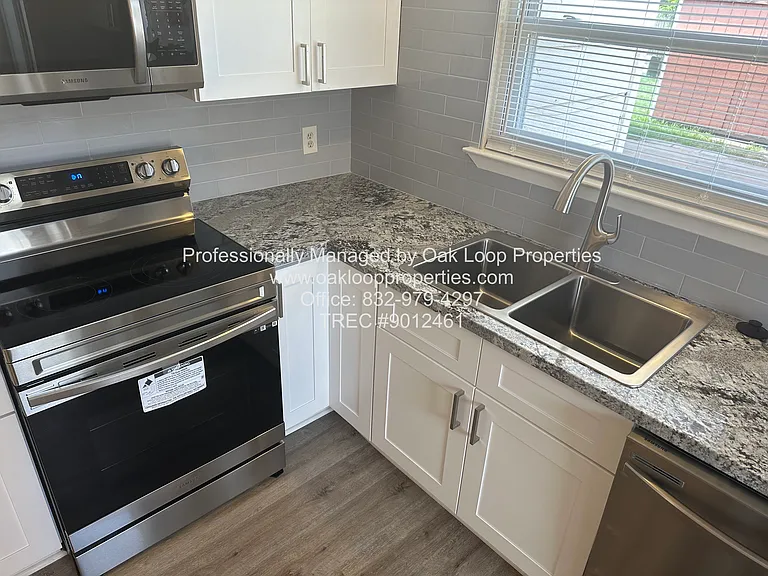 9306 Bollingbrook Dr — Photo 15
