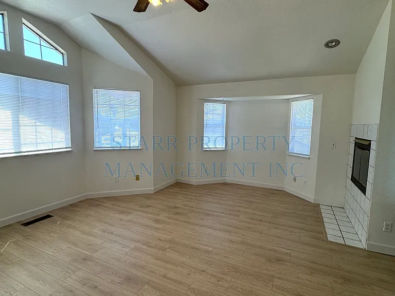 6059 Gentry Ave — Photo 15