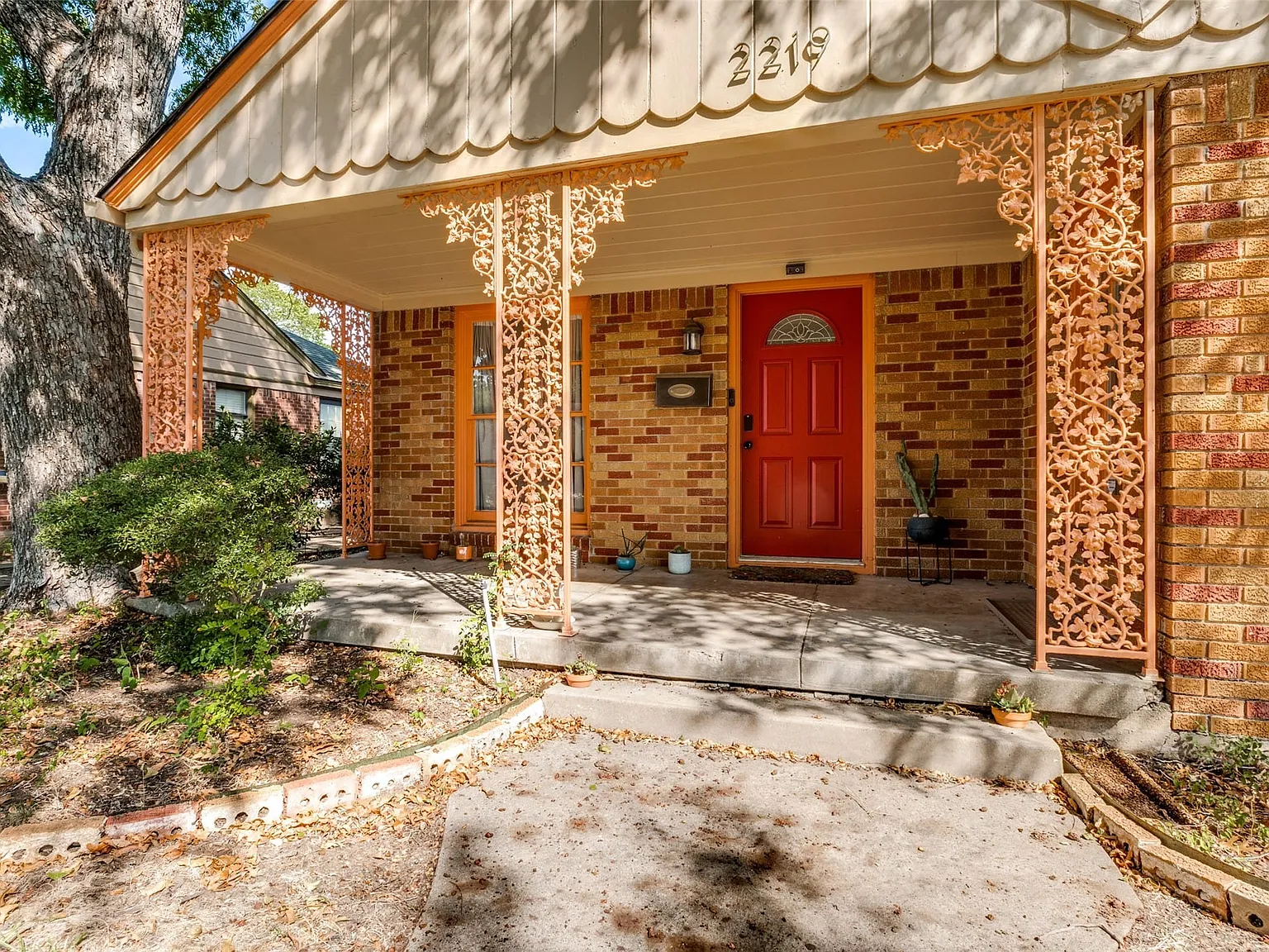 3 bed, 2.0 bath, 1392 sqft, $2,700 — Photo 2