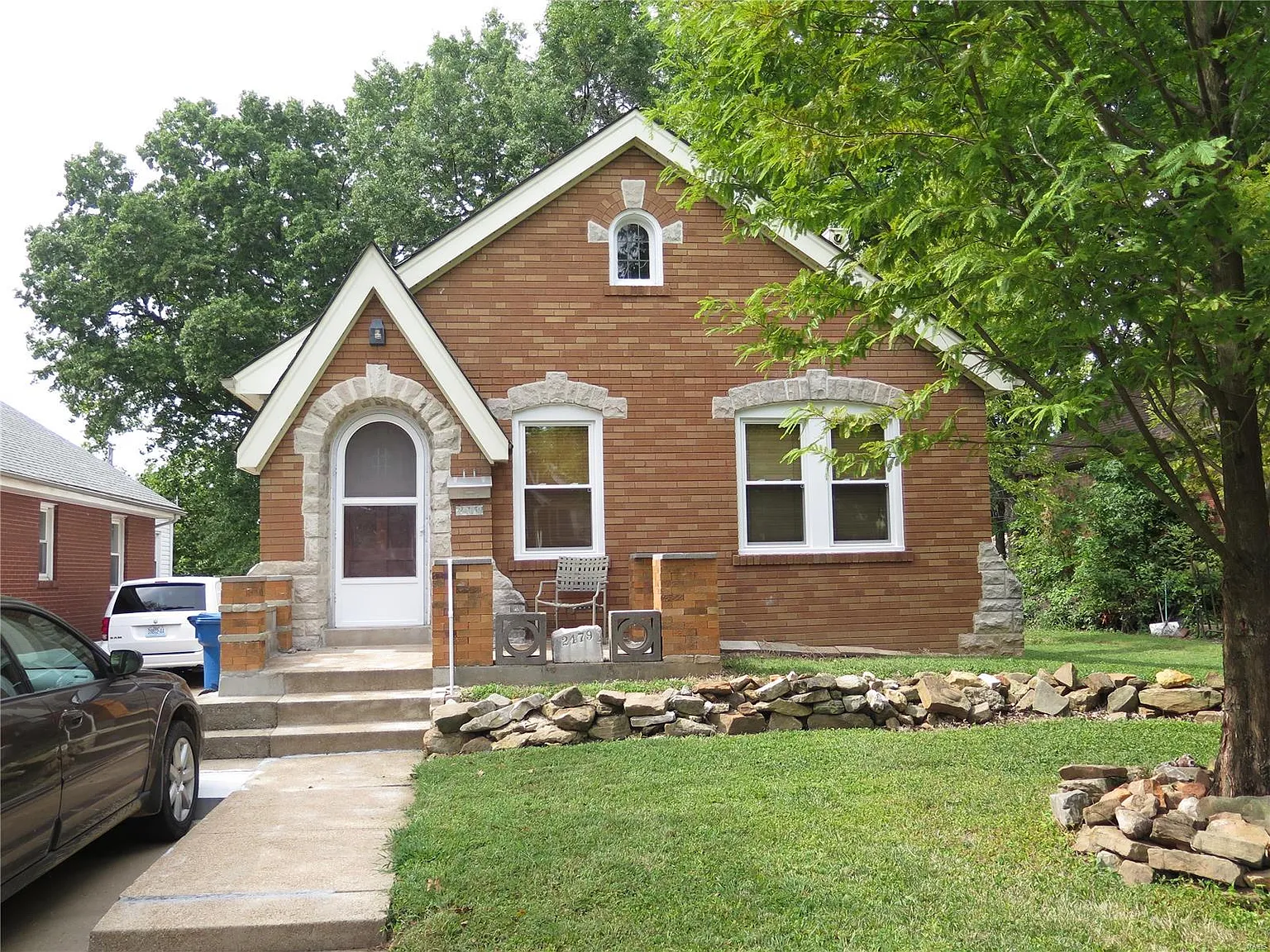 2479 Hartland Ave photo 1