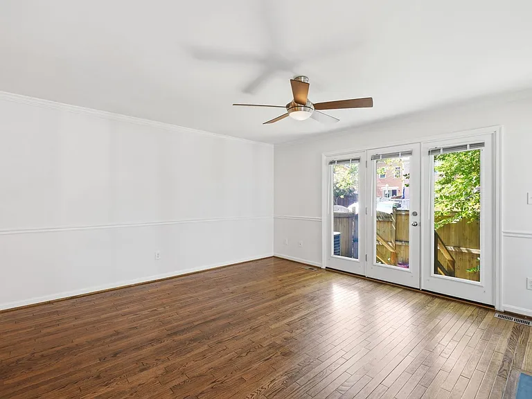 541 Colecroft Ct — Photo 8