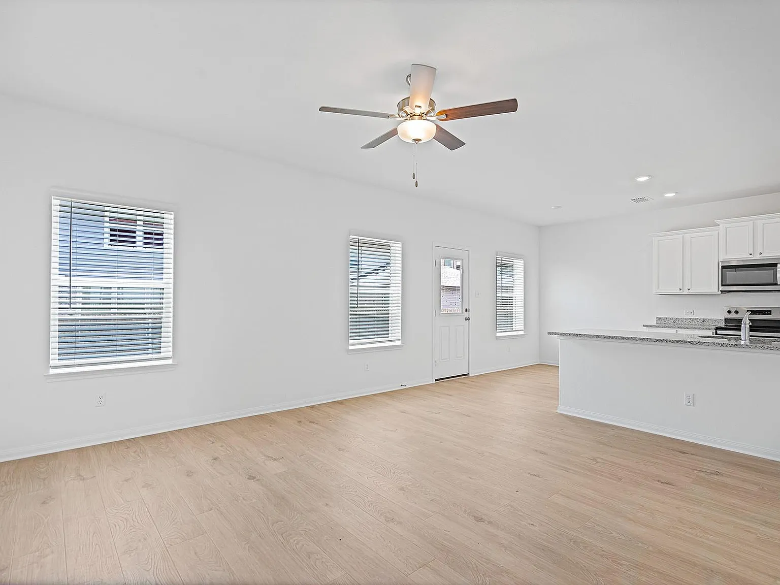 3 bed, 2.5 bath, 1580 sqft, $2,335 — Photo 3