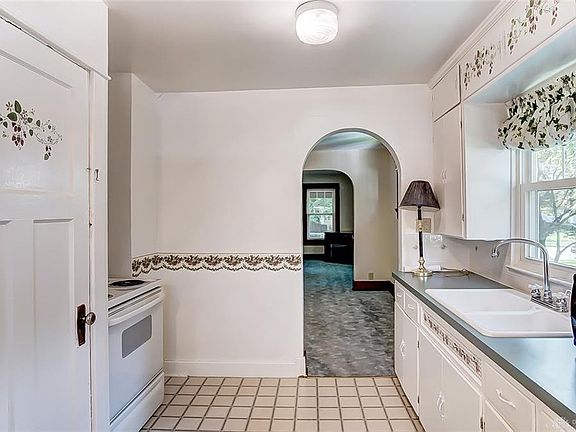 5th image of 2845 Whittier Ave