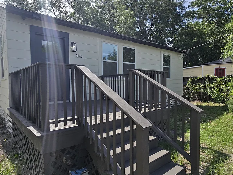 2045 Buckman St — Photo 4