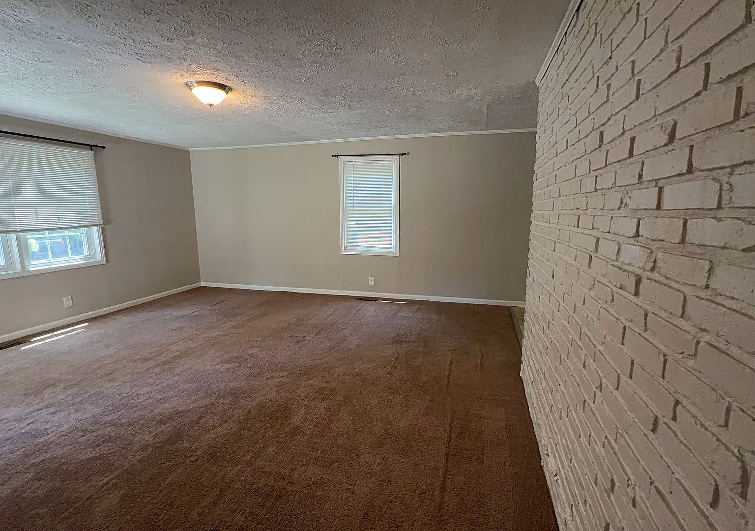 1095 Foster Circle — Photo 3