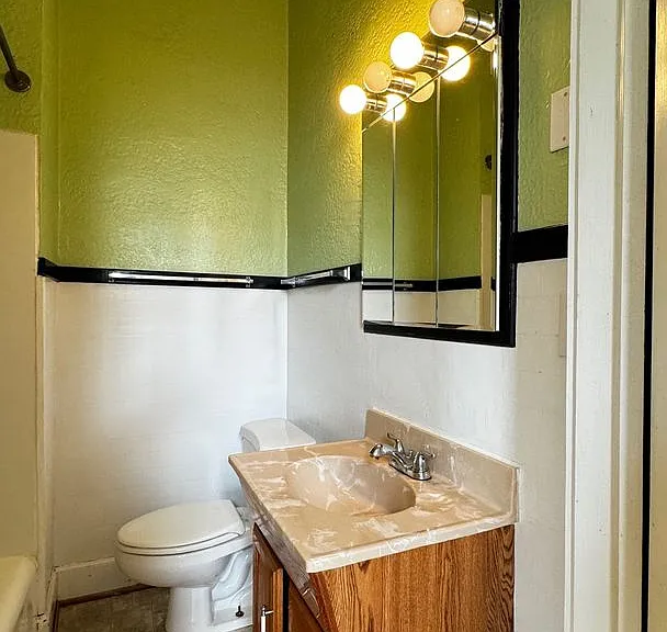 302 Mountain Ave SW — Photo 9