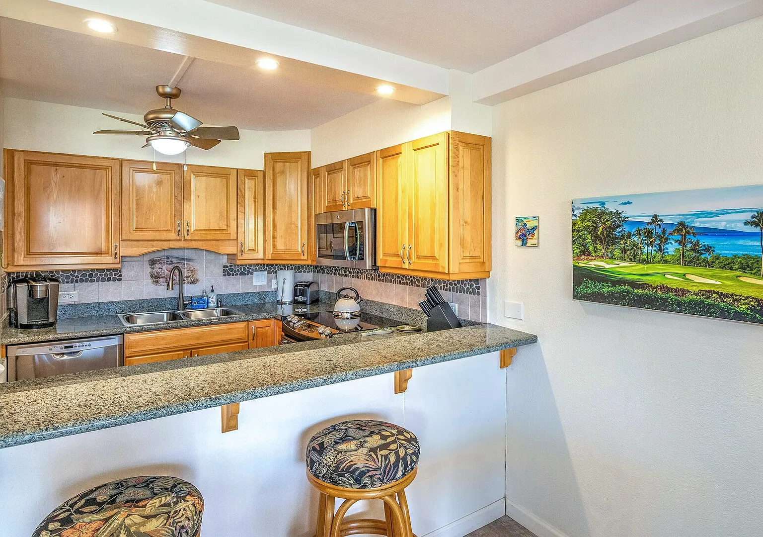 Experience Kamaole Sands 6-202, Stunning Renovation, Ocean View, — Photo 3
