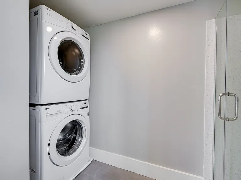 Laundry (Bathroom 2)