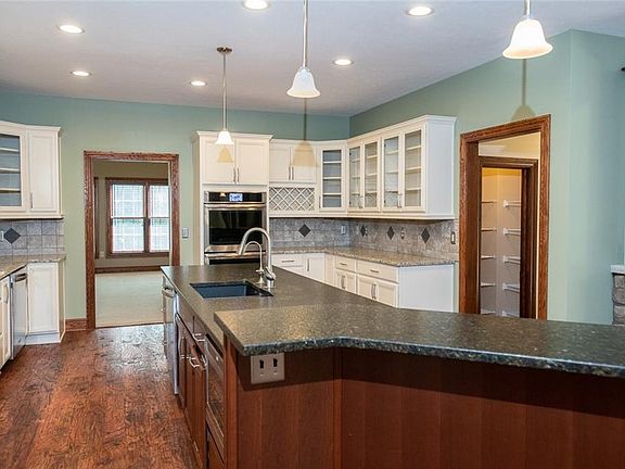 2nd image of 7548 Hunters Glen Ln