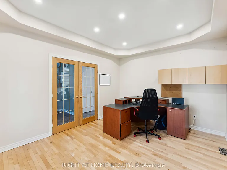 115 Woliston Cres — Photo 12
