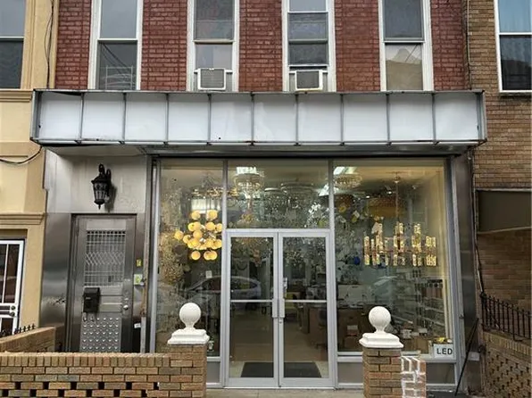 204 Highlawn Avenue image 1 of 11