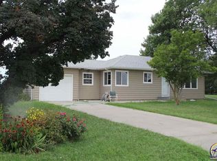 2151 SW Davis Dr, Topeka, KS 66614