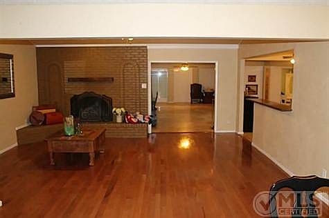 2nd image of 4029 Aragon Dr
