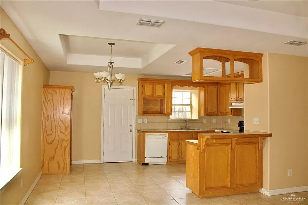 2 bed, 2.0 bath, 4466 sqft, $950 — Photo 3