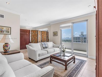 5555 Collins Ave APT 17Y, Miami Beach, FL, 33140