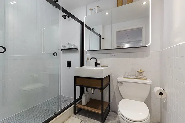 Rented by Nooklyn NYC LLC | media 25