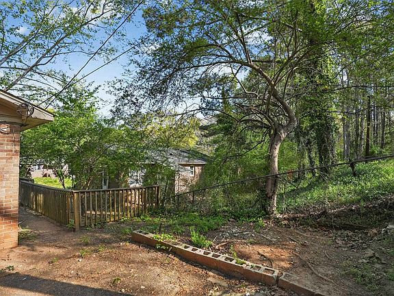 5th image of 137 Green Tree Dr