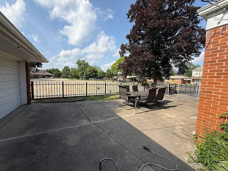 4176 Williams St — Photo 27