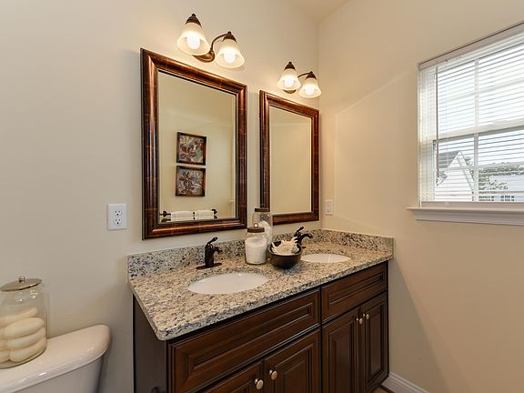 4th image of 2807 Estella Dr