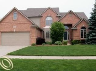 17217 Shinnecock Dr, Macomb, MI 48042