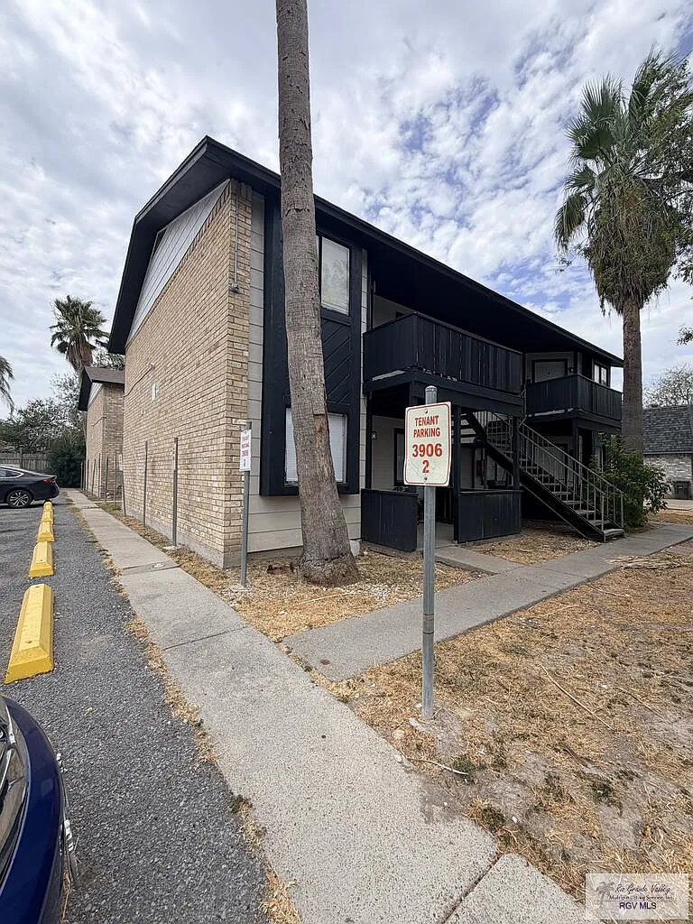2 bed, 1.0 bath, $750 — Photo 1